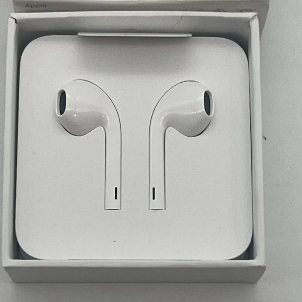 Apple EarPods Wired Earbuds 3.5mm Headphone Jack w/ Remote & Mic